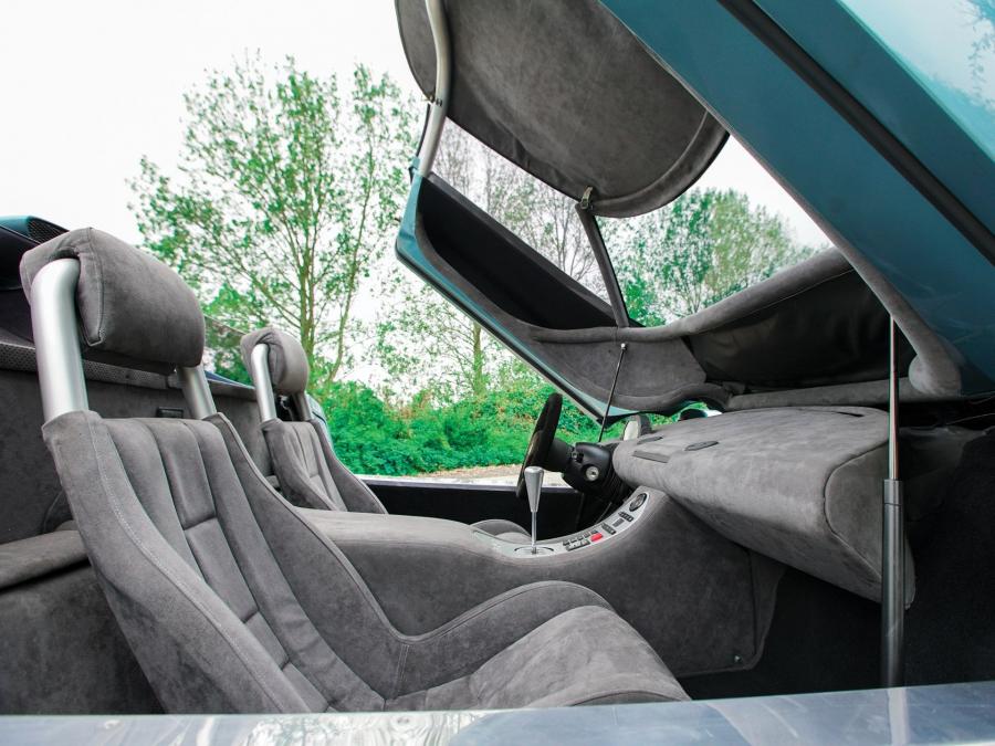 Интерьер Zagato Raptor Concept 1996 года  (фото 17 из 24)